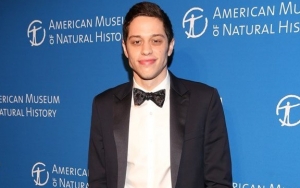 Pete Davidson Films Paparazzi in First Post Since Social Media Break