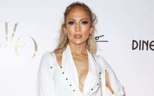 Jennifer Lopez Gracefully Bounces Back From On-Stage Mishap