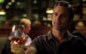 Eric Bana Is Manipulative Doctor in New 'Dirty John' Trailer