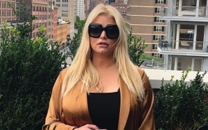 Pregnant Jessica Simpson Sports 6-Inch Heels Despite Swollen Feet