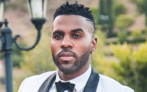 Jason Derulo Gives Impromptu Balcony Show After Prague Concert Gets Canceled