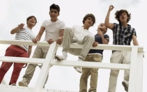 One Direction Cracks One Billion Milestone With 'What Makes You Beautiful' Video 