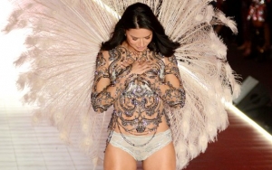 Watch: Adriana Lima Breaks Down in Tears at Last Victoria's Secret Fashion Show