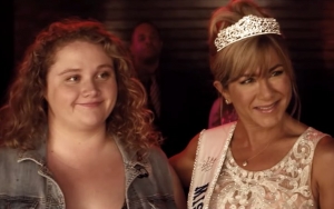 Jennifer Aniston's Daughter to Lead Beauty Revolution in 'Dumplin' ' Trailer