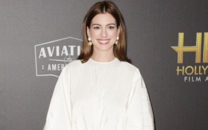Anne Hathaway Accidentally Flashes Undies as She Suffers Wardrobe Malfunction