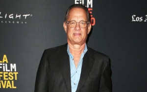Tom Hanks Gives Fans Christmas Presents With Burger Treat