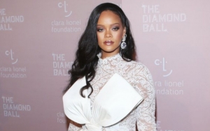 Rihanna Has the Perfect Response to Fan Who Slams Her for Releasing Makeup Instead of Music