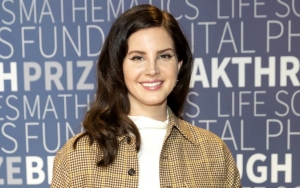 Lana Del Rey to Live More Like YouTube Vlogger in 2019 