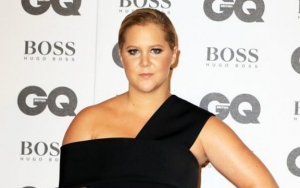 Amy Schumer Pokes Fun at Severe Morning Sickness With 'Baywatch' Skit