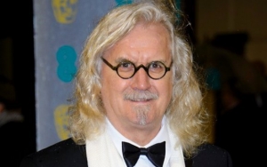 Billy Connolly Sings His Apology for 'Slipping Away' Statement