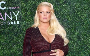Jessica Simpson Sparks Concerns After Showing Extremely Swollen Foot During Pregnancy