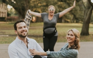 Amy Schumer Brings Along Dog to Photobomb Couple's Engagement Shoot