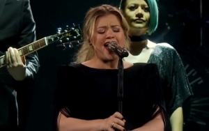 Kelly Clarkson Causes Fans Frenzy With Cover of Lady GaGa's 'Shallow'