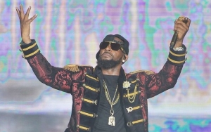 R. Kelly Has Surrendered to Chicago Police in Felony Sexual Abuse Case