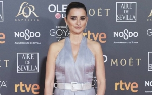 Penelope Cruz Makes Surprise Runway Appearance at Karl Lagerfeld's Final Chanel Show