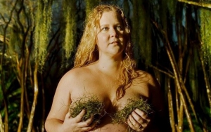 Pregnant Amy Schumer Braves Chilly Weather for Nude Photoshoot