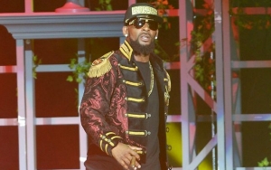 R. Kelly Happily Interacts With Fans at Rare Club Appearance