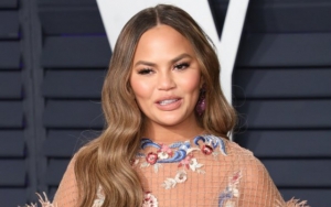 Chrissy Teigen Epically Hits Back at Fat-Shamer: You're Not Small 