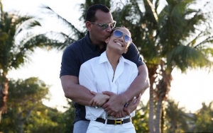 Jennifer Lopez Gets Handsy With Alex Rodriguez on Lunch Date