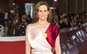Sigourney Weaver Leaves Cast of High School 'Alien' Play Stunned With Surprise Visit