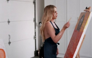 Khloe Kardashian Goes Topless in Front of Scott Disick on 'KUWTK'