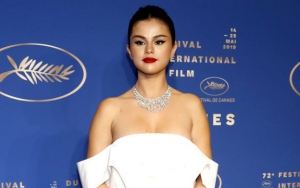 Selena Gomez Urges Her Generation to Set Time Limit on 'Dangerous' Social Media