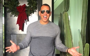 Alex Rodriguez Laughs Off Viral Toilet Photo With Blinds Investment Joke