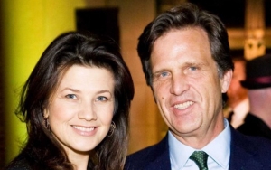 Daphne Zuniga Has Tied the Knot With Longtime Boyfriend