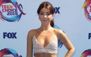 Teen Choice Awards 2019: Sarah Hyland Makes Fans Confused With 'Met at a Party' Performance