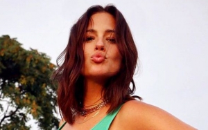 Expecting Mom Ashley Graham Is Eager to 'Meet You' in Baby Bump Pic