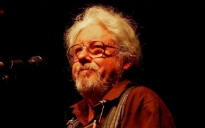 Arlo Guthrie Sets Woodstock's 50th Anniversary in Motion With Performance