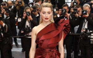 Amber Heard Delights Fans With Nipples-Baring Photo