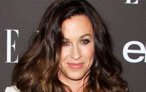 Alanis Morissette Gets Candid About Struggle With Postpartum Depression