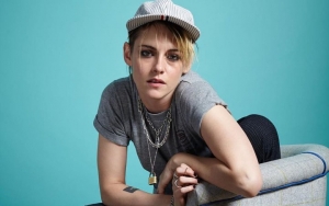 Kristen Stewart's Toe Peeps Out of Her Worn-In Sneakers on Red Carpet and Fans Love It