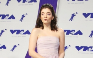 Lorde Delays New Album as She's Mourning the Loss of Her Dog