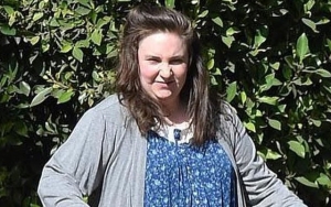 Lena Dunham Discloses Battle With Ehlers-Danlos Syndrome in Response to Cane Photo