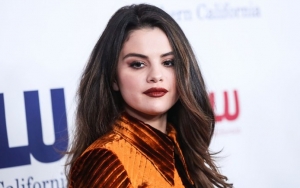 Selena Gomez Debuts New Thigh Tattoo on AMAs Day