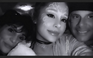 Ariana Grande Spends Thanksgiving With Both Parents for First Time in 18 Years