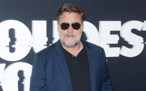 Russell Crowe Helps Firefighters Battling Bush Fires by Auctioning Dirty Hat  