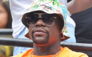 Floyd Mayweather, Jr.'s Bodyguard Beats Up Fan Calling Athlete 'D**k' for Rejecting Photo Request