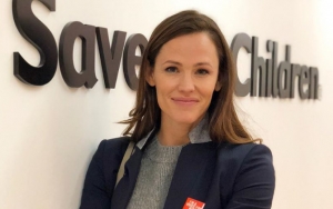 Jennifer Garner Makes Public Hilarious Mistake Over Christmas Tree Order