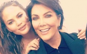 Kris Jenner Catches 'Worst Guest' Chrissy Teigen Stealing Her Bag in Hilarious Video