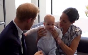 Meghan Markle And Prince Harry S Baby Archie Takes Center Stage In Family S 1st Christmas Card