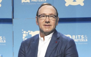 Kevin Spacey Channels 'House of Cards' Character for Christmas Video