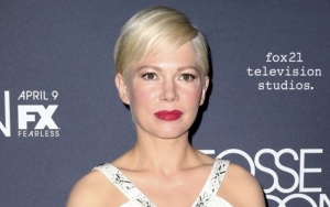 Michelle Williams Opts to Hide Baby Bump on Red Carpet at Golden Globes 2020