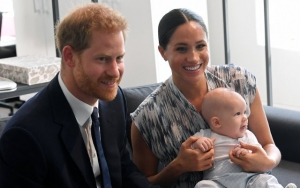 Smiling Prince Harry Arrives in Canada to Reunite With Meghan Markle and Baby Archie