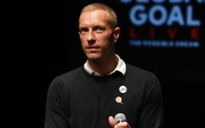 Chris Martin Lashes Out at Aggressive Autograph Hunters After Charity Gig