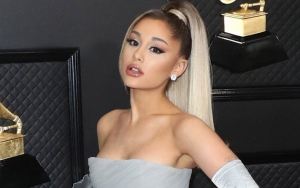 Ariana Grande Locking Lips With Her Date at Bar