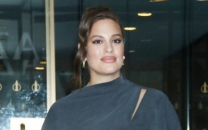 Ashley Graham Bares Stretch Marks in a Topless Pic
