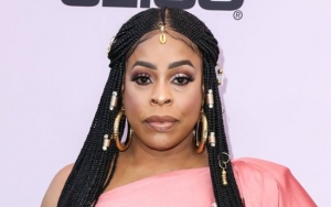 Swimsuit-Clad Niecy Nash Dancing Sexily in 50th Birthday Video